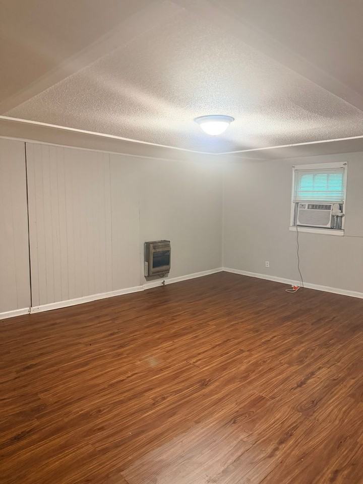 435 W Broad St - Photo 5 of 17