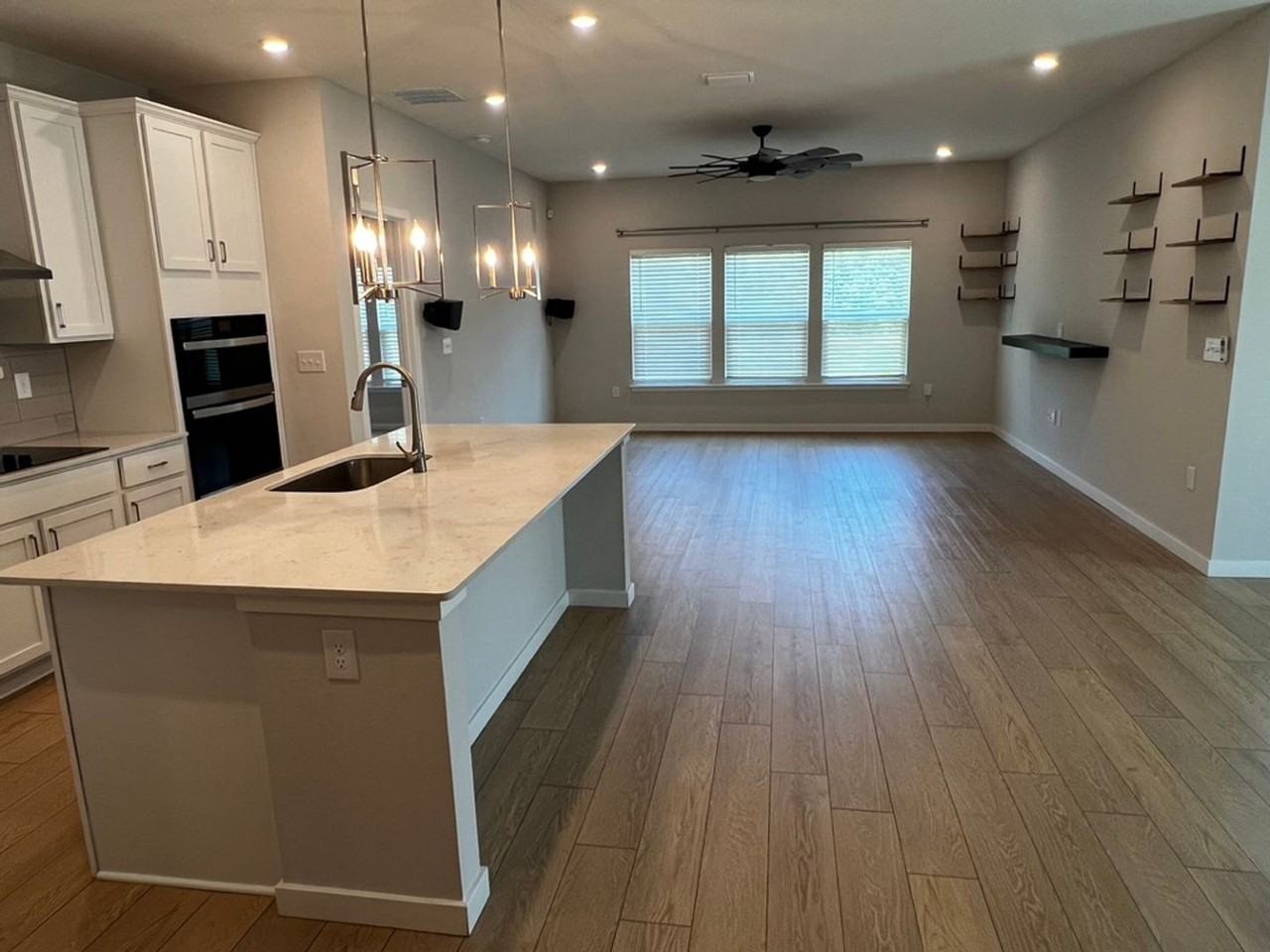 204 Park View Ln - Photo 2 of 19