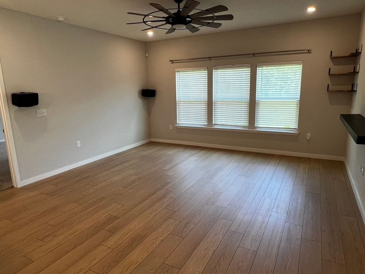 204 Park View Ln - Photo 3 of 19