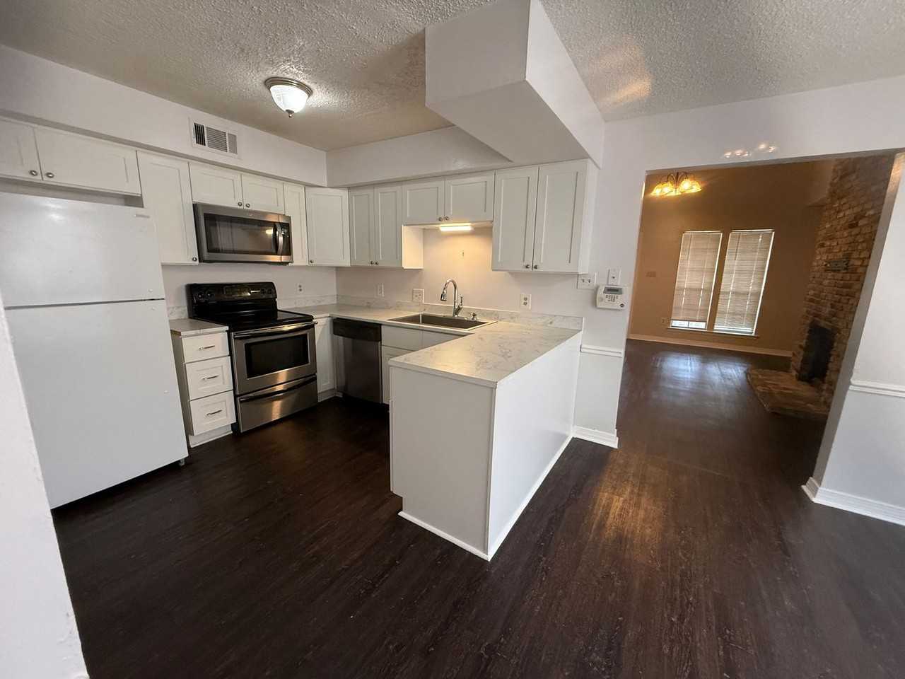 3027 Oneal Ln - Photo 2 of 11