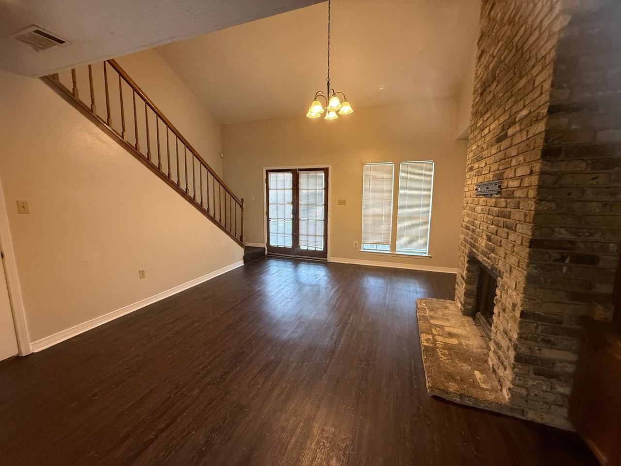 3027 Oneal Ln - Photo 3 of 11