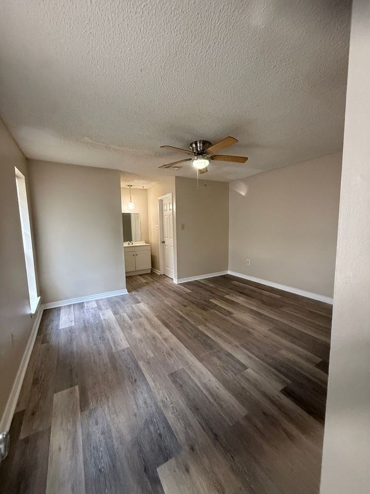 3027 Oneal Ln - Photo 5 of 11