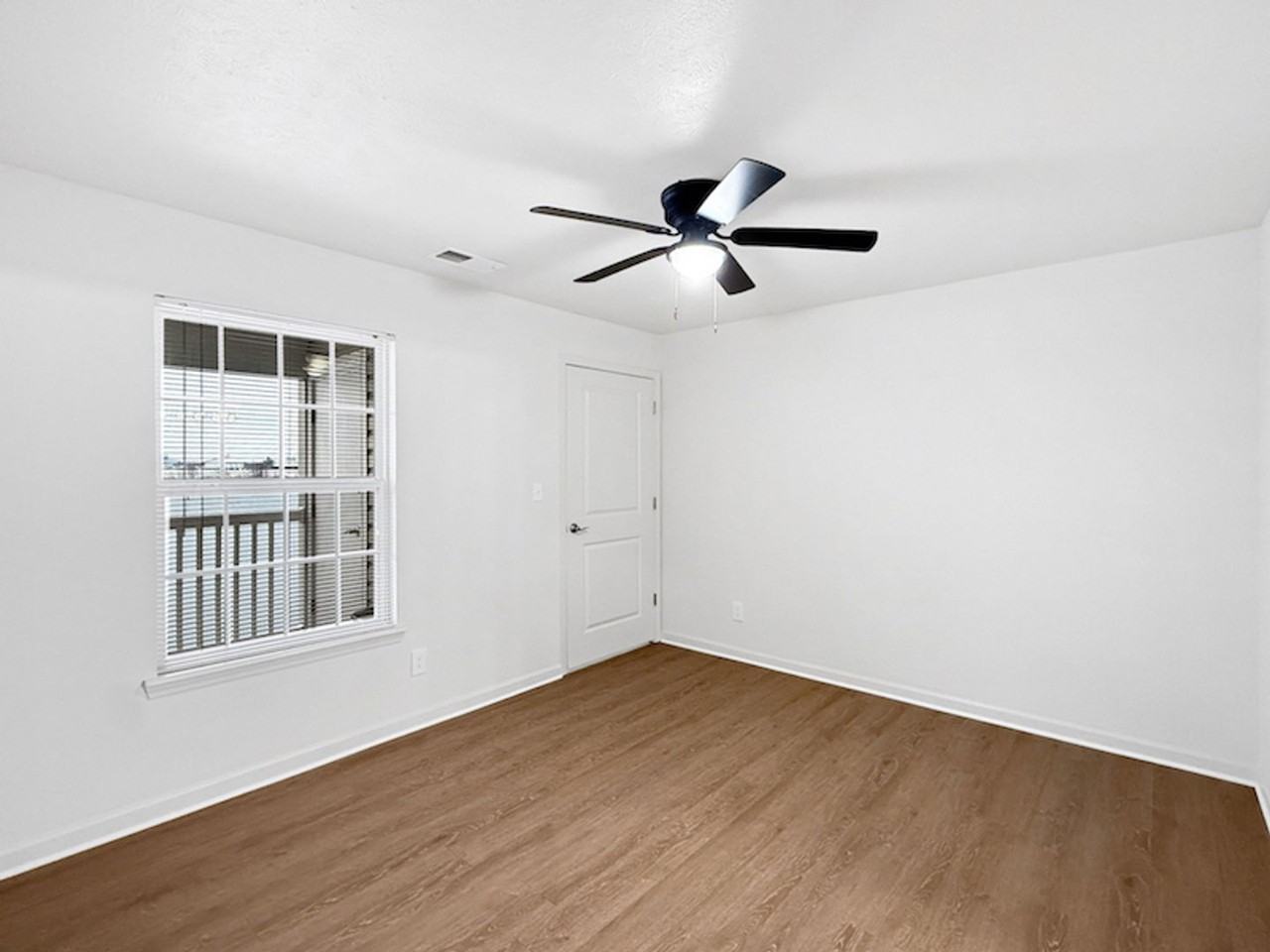 400 Beachfront Dr - Photo 6 of 36