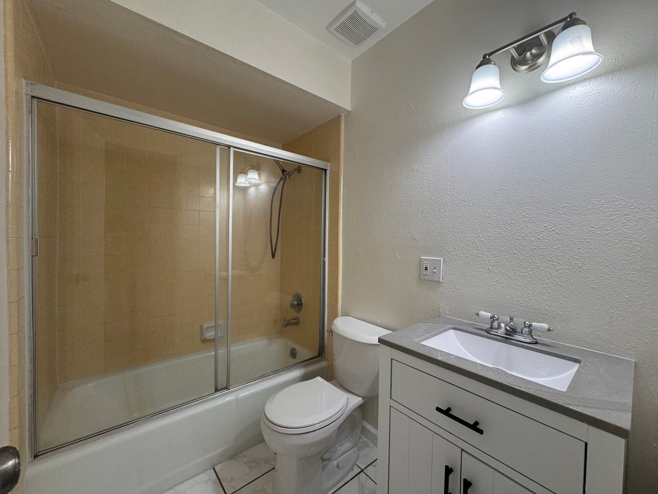 4400 Tierra Verde St. - Photo 5 of 18