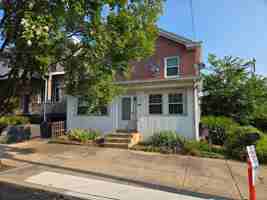 featured image of 839 E Walnut St