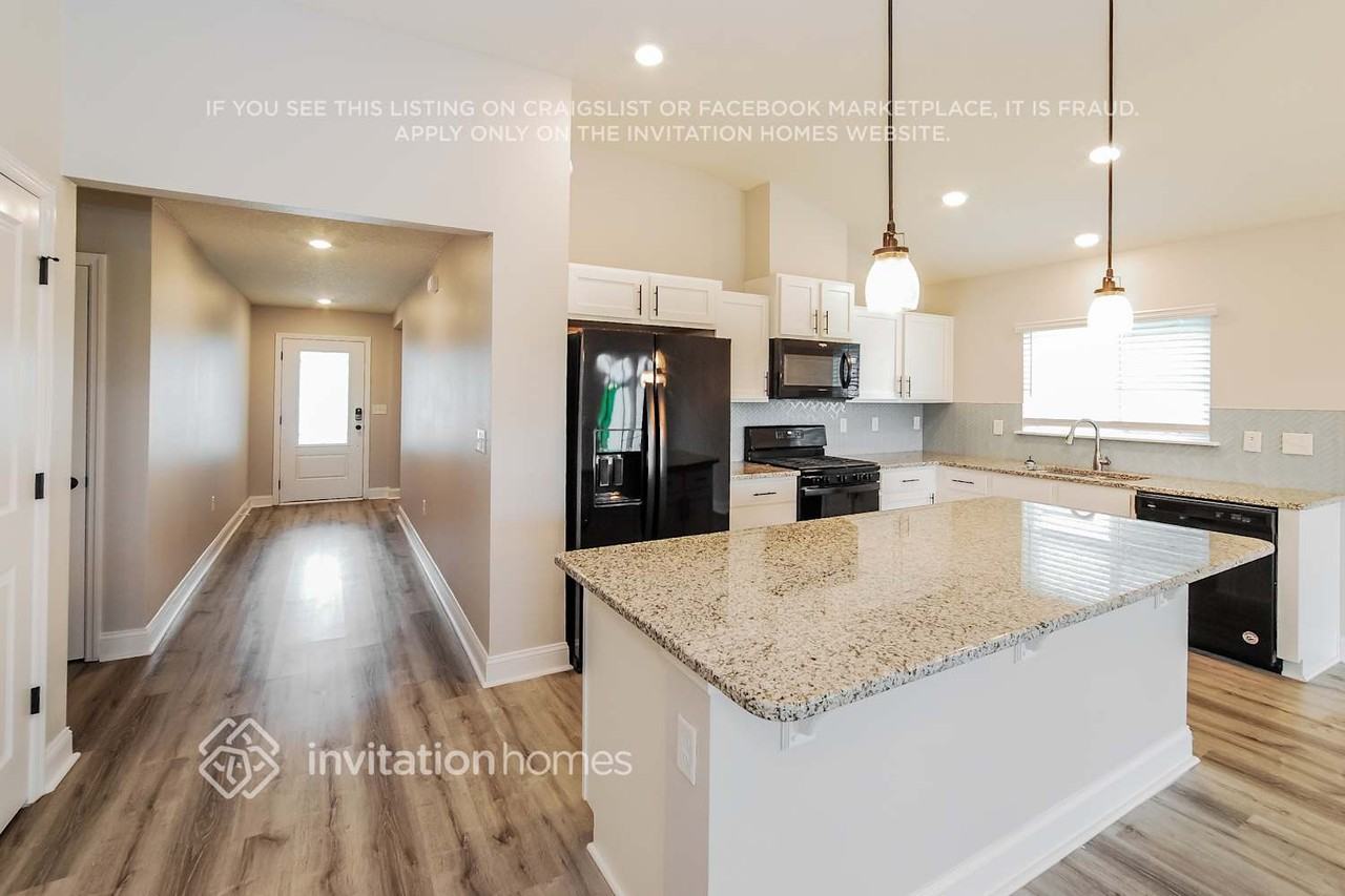 14545 Needham Dr - Photo 5 of 17