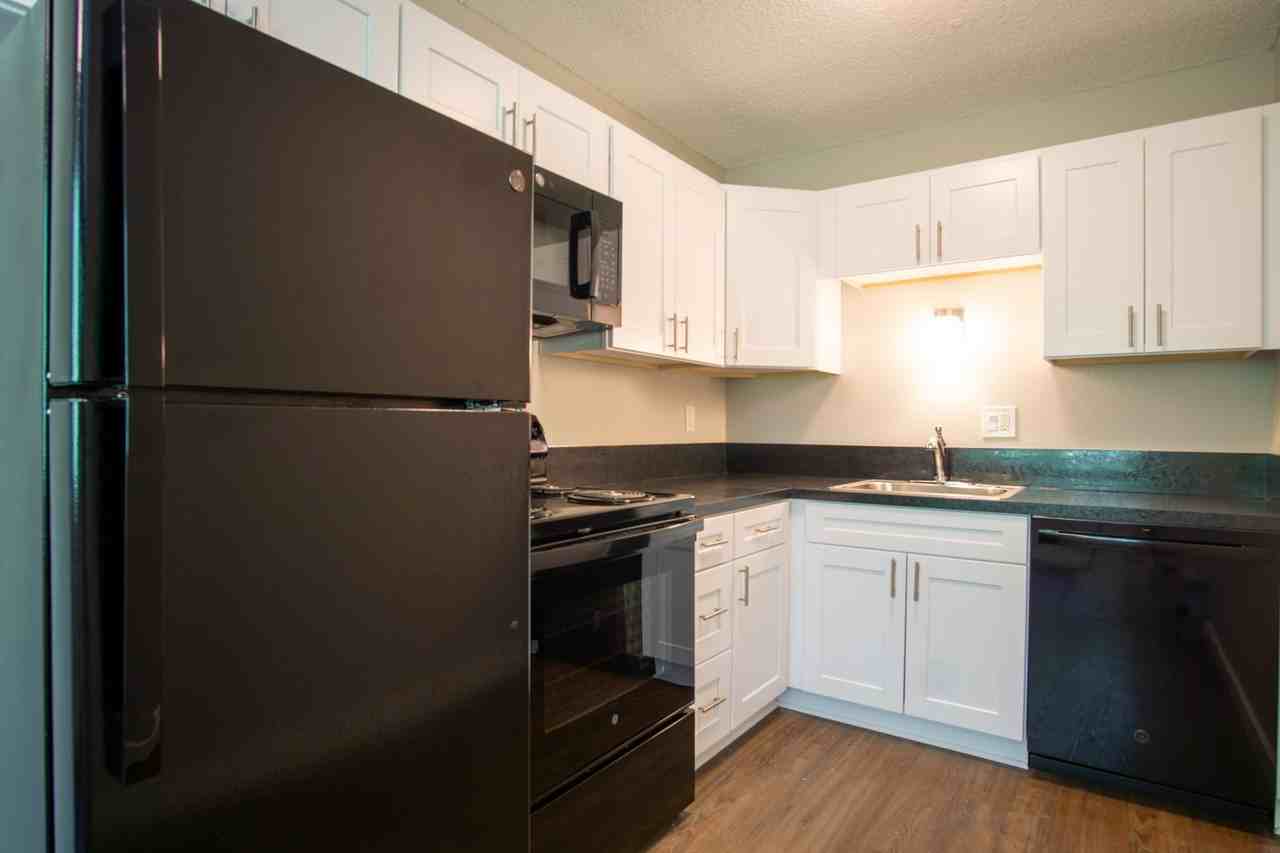 1555 Se Stark St - Photo 4 of 13