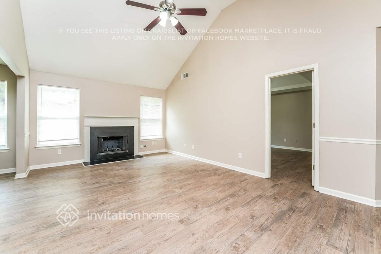 4937 Bryant Dr - Photo 3 of 17