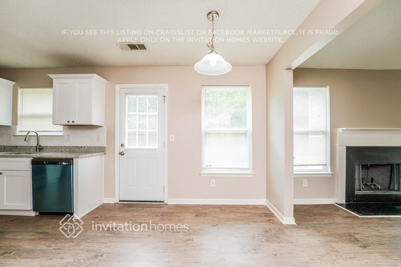 4937 Bryant Dr - Photo 5 of 17