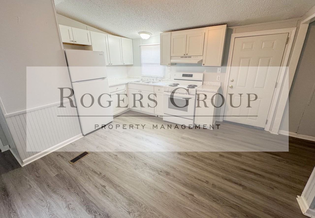 6090 Cindy Ln - Photo 2 of 9