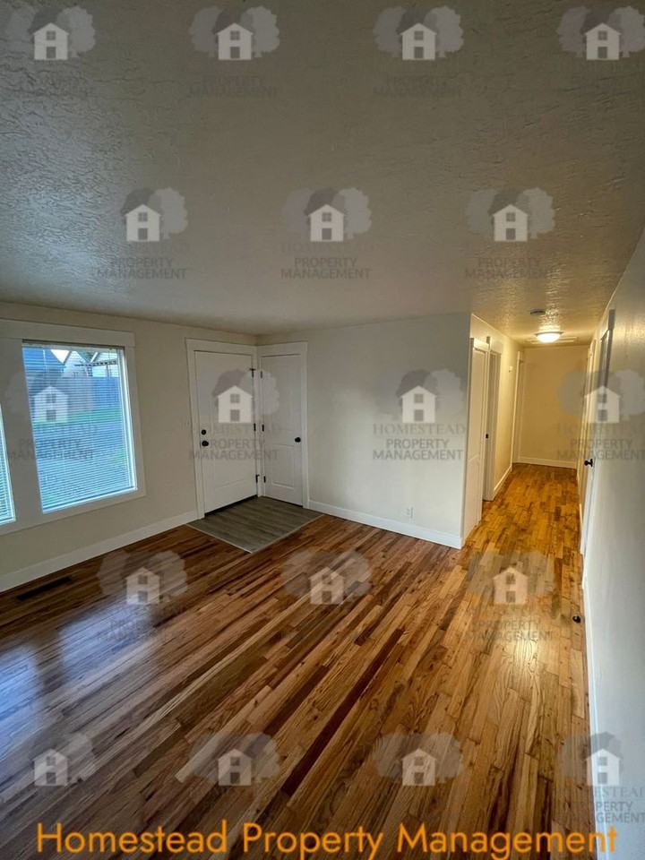 425 S 8th St - Photo 7 of 26
