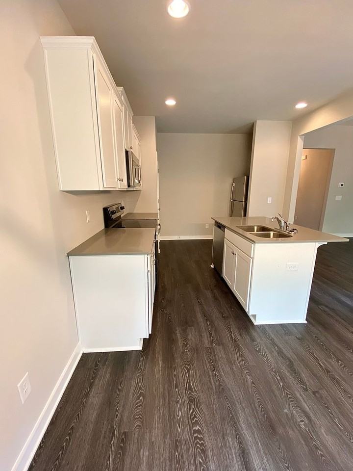 489 Andrew Dr - Photo 5 of 21