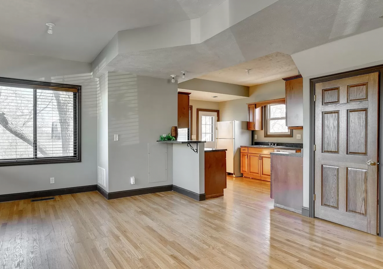 923 N 49th St - Photo 3 of 19