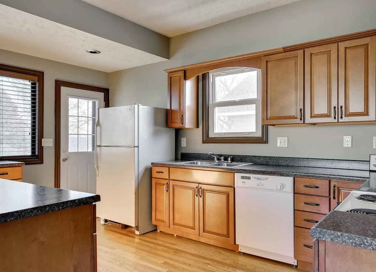 923 N 49th St - Photo 4 of 19