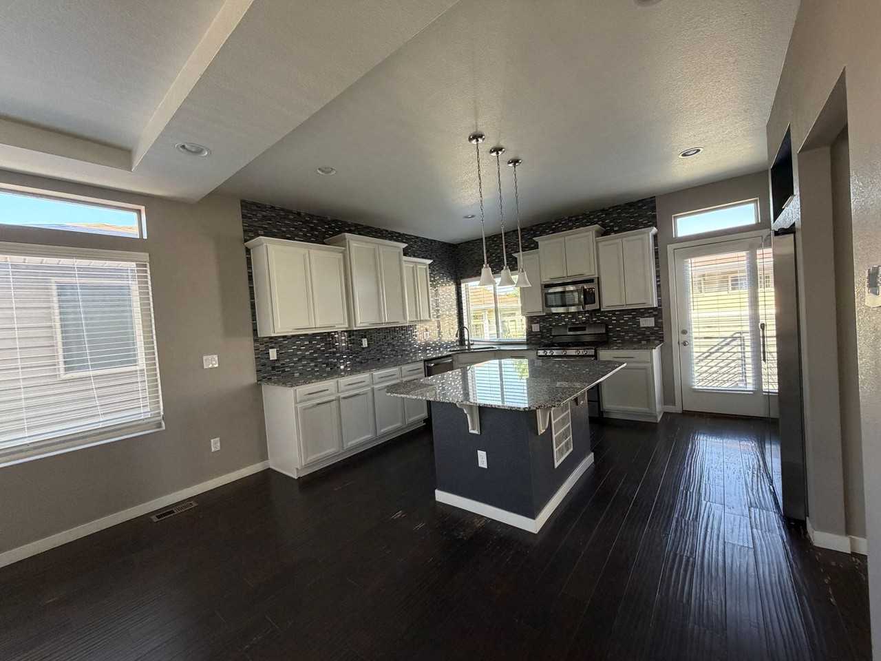 4456 Elegant St - Photo 4 of 23