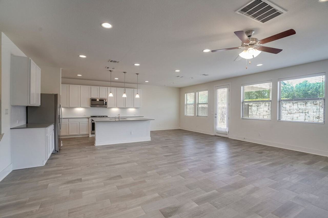 9102 Moonstone Dr - Photo 3 of 19