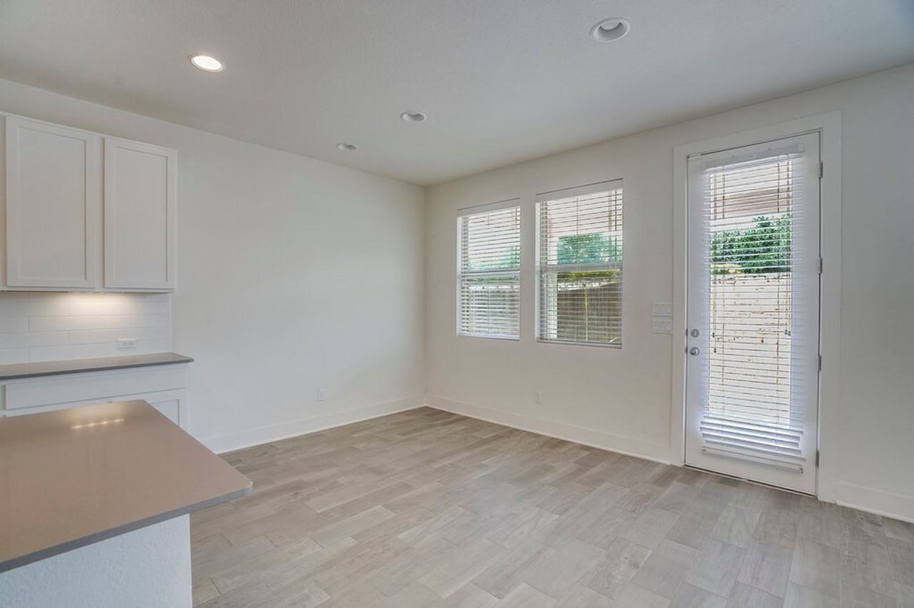 9102 Moonstone Dr - Photo 6 of 19