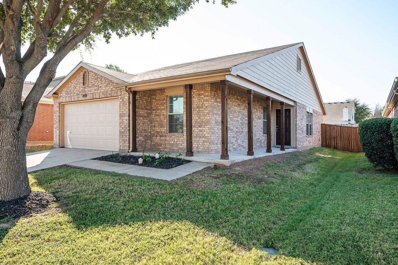 8924 King Ranch Dr - Photo 2 of 25