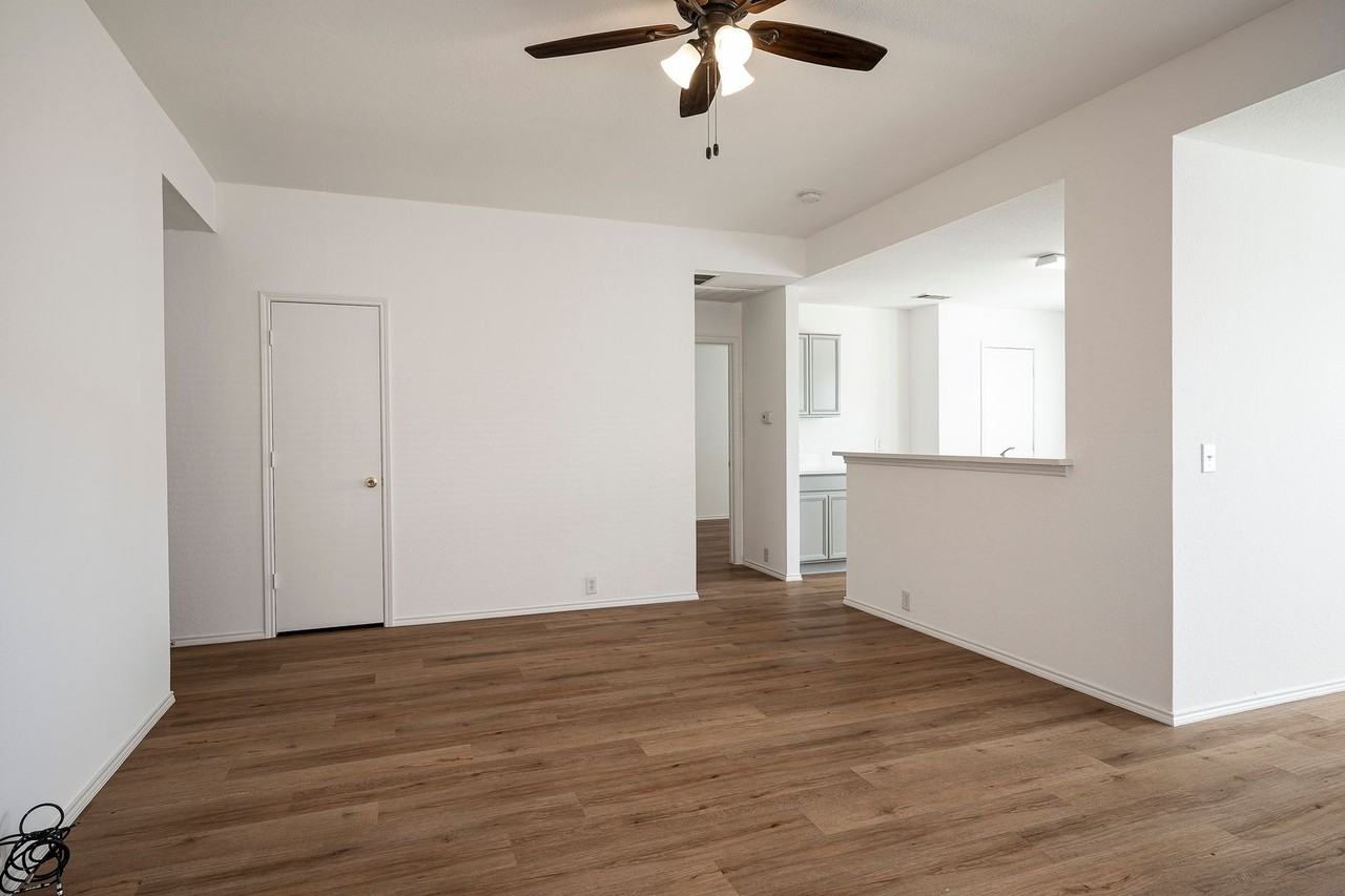 8924 King Ranch Dr - Photo 4 of 25