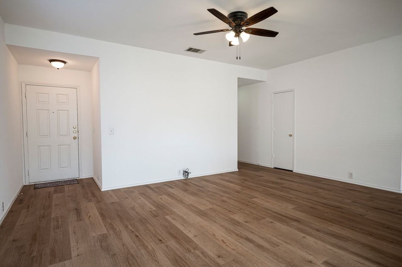 8924 King Ranch Dr - Photo 5 of 25