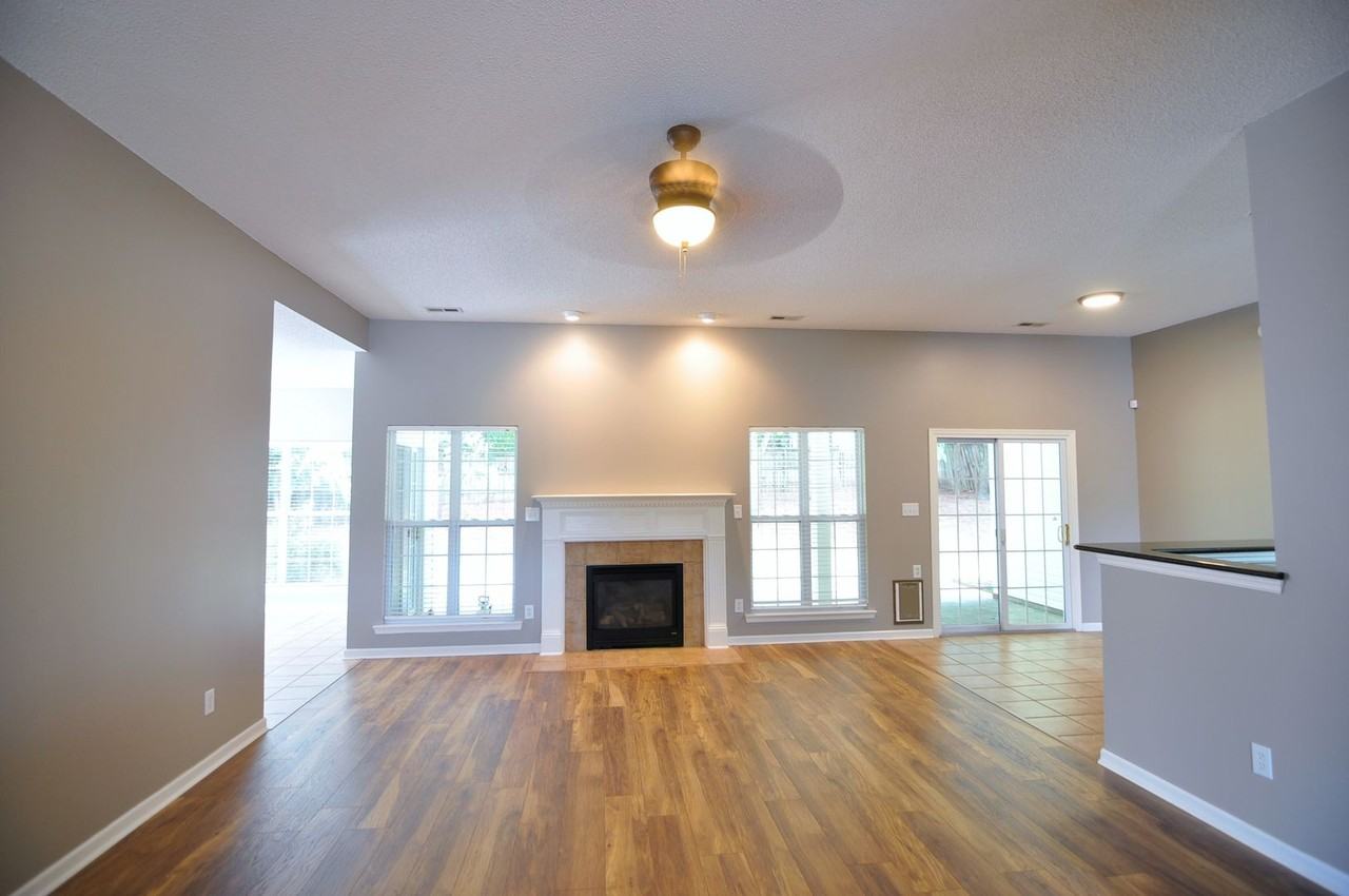206 Horseshoe Bnd N - Photo 2 of 27