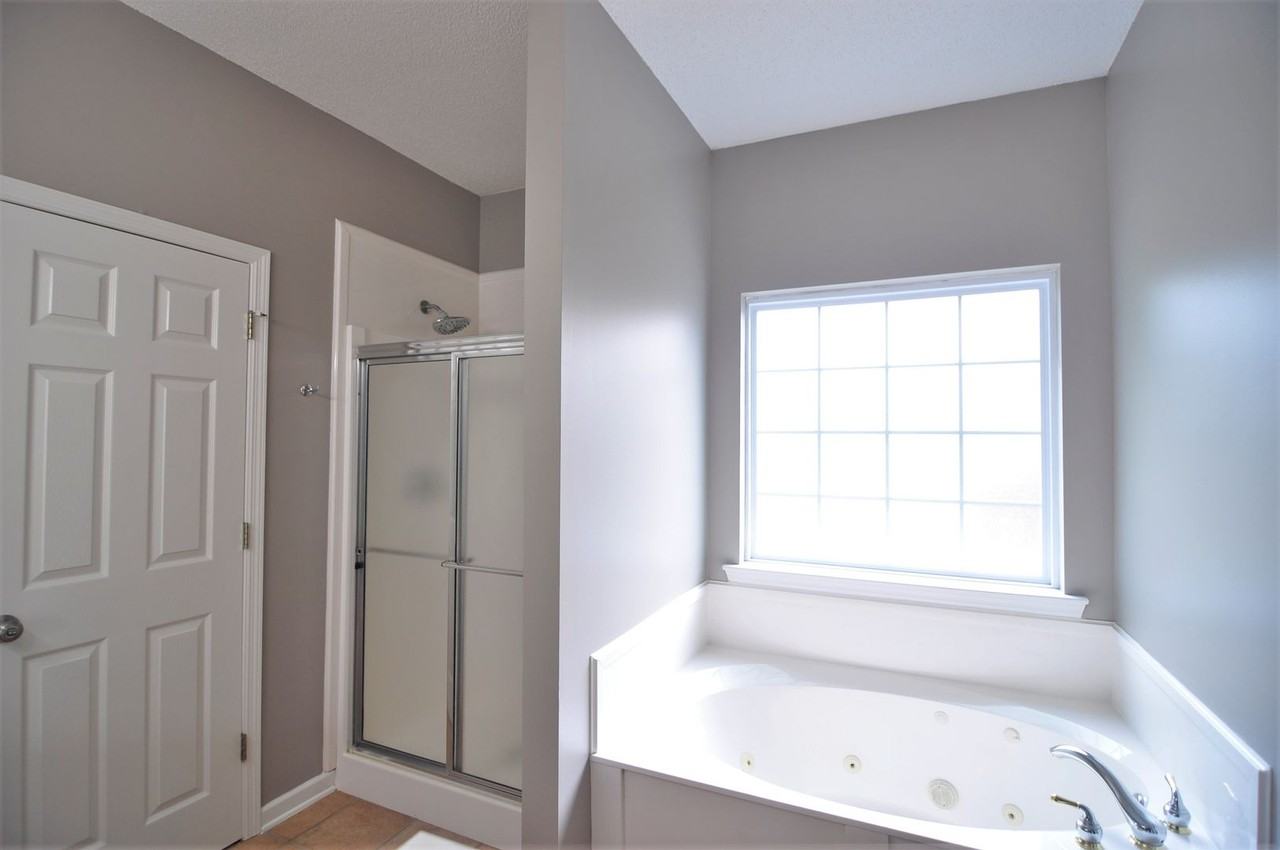 206 Horseshoe Bnd N - Photo 3 of 27