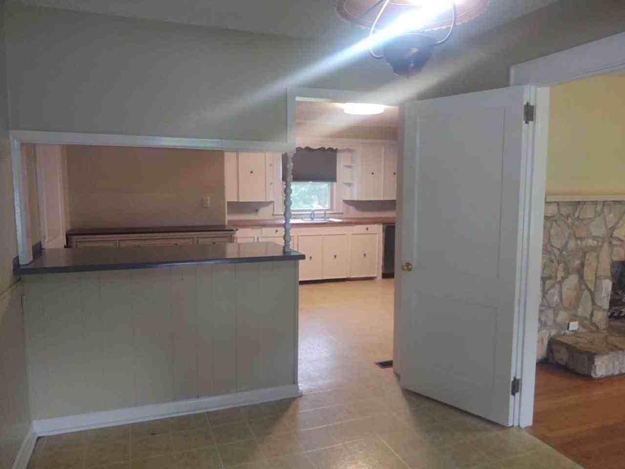 911 Mark Dr - Photo 7 of 17