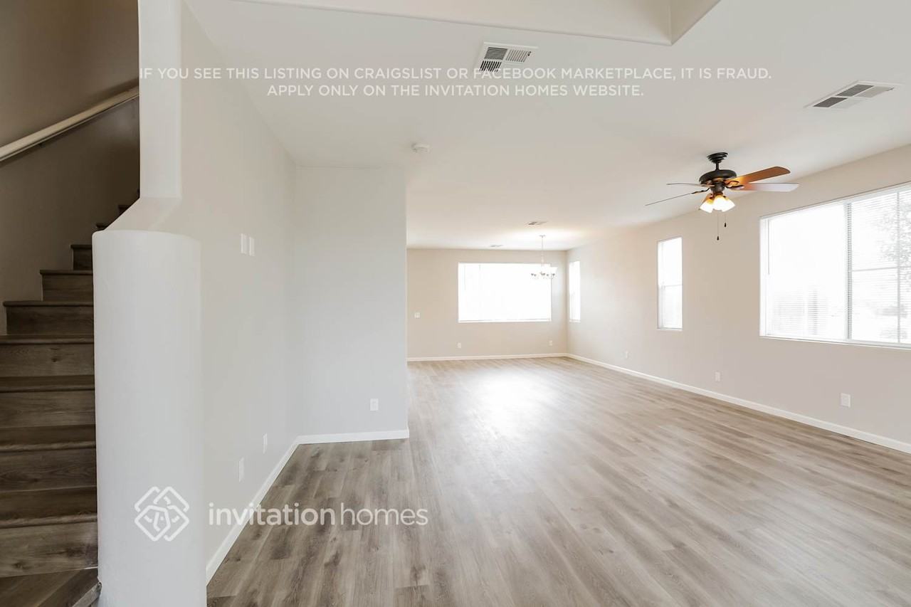 7233 S 39th Way - Photo 3 of 16