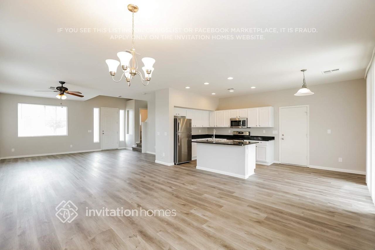 7233 S 39th Way - Photo 4 of 16