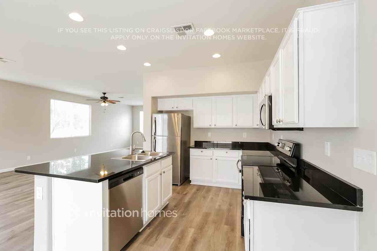 7233 S 39th Way - Photo 5 of 16