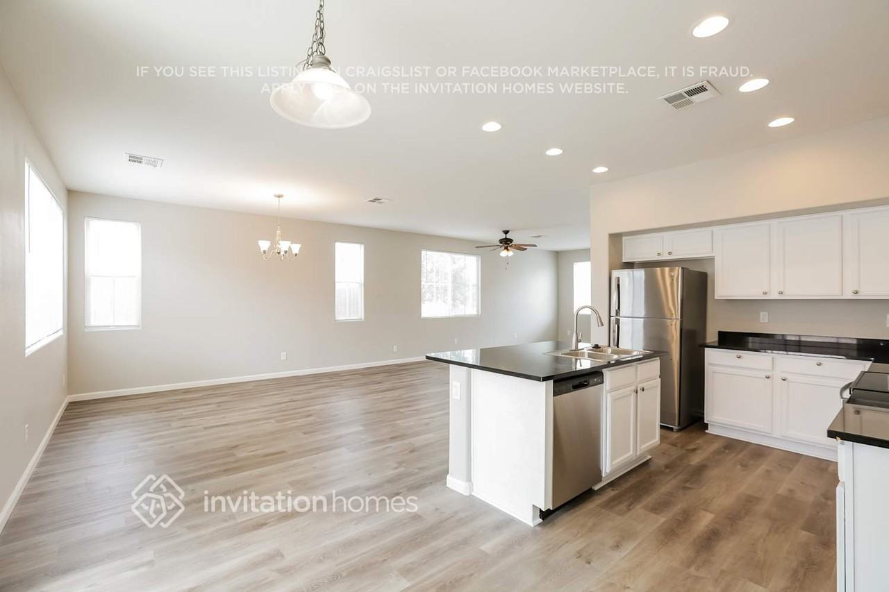 7233 S 39th Way - Photo 6 of 16
