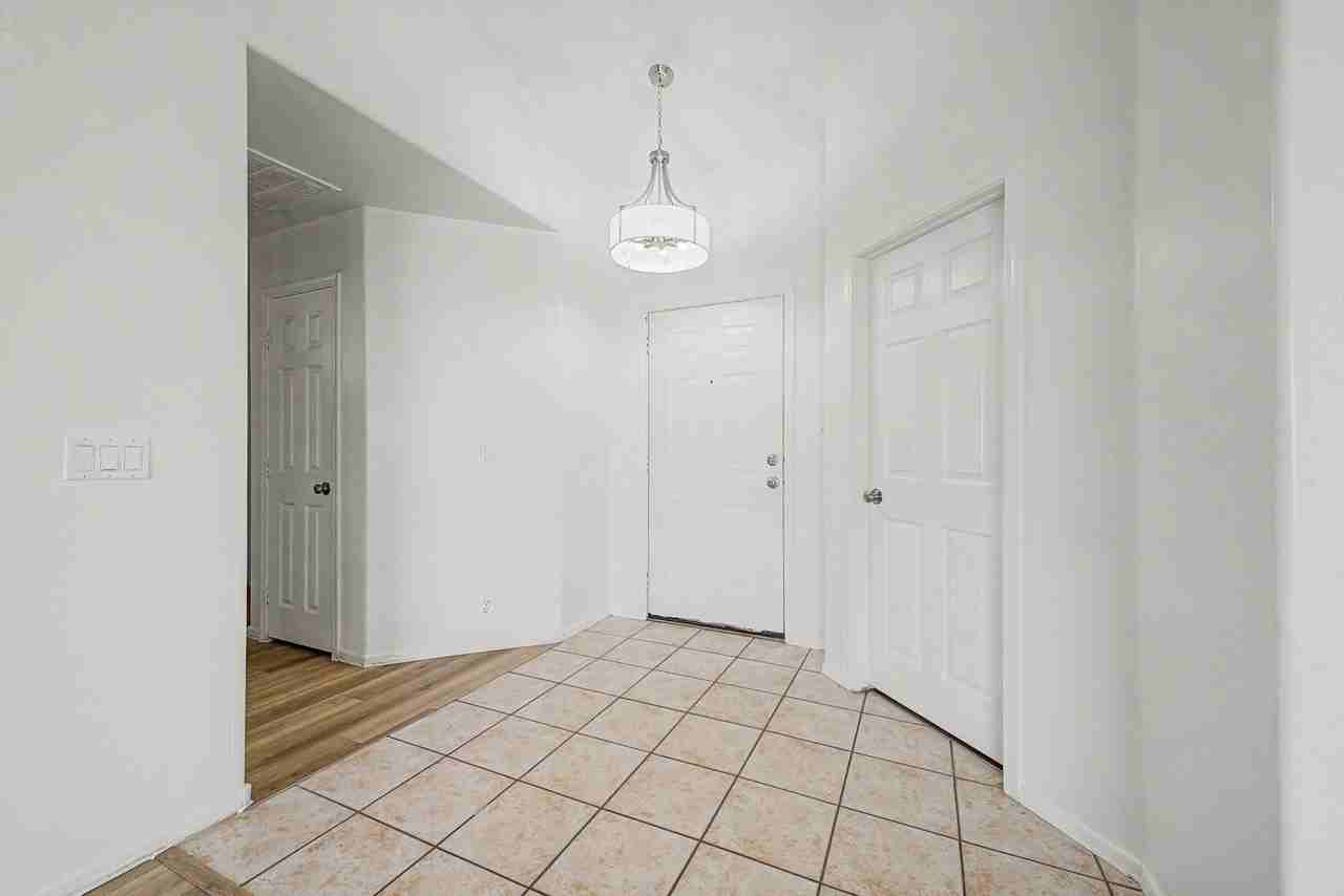 930 E Harwell Rd - Photo 2 of 38