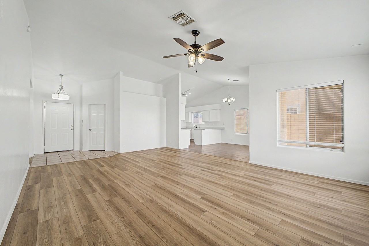 930 E Harwell Rd - Photo 4 of 38