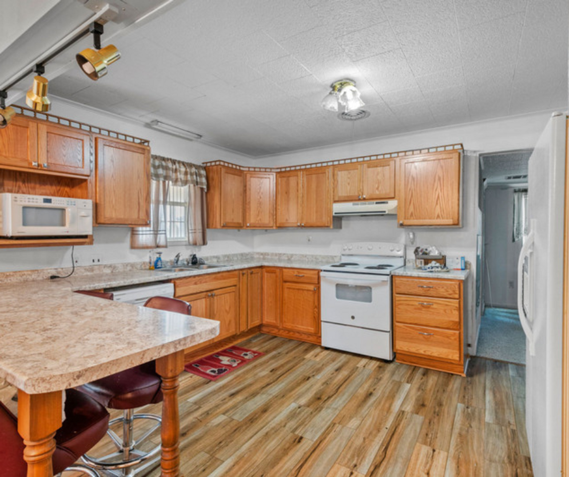3802 Carlyss Dr - Photo 3 of 5