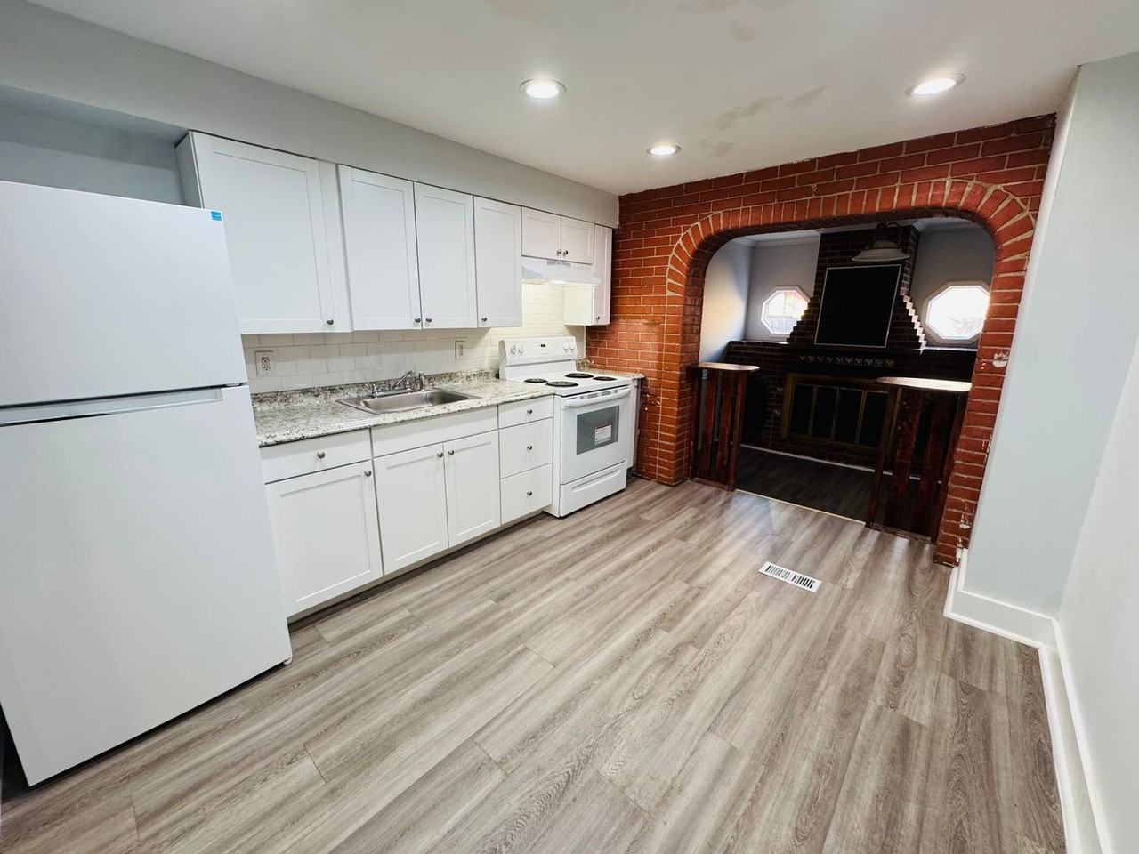 1850 E Monmouth St - Photo 4 of 17