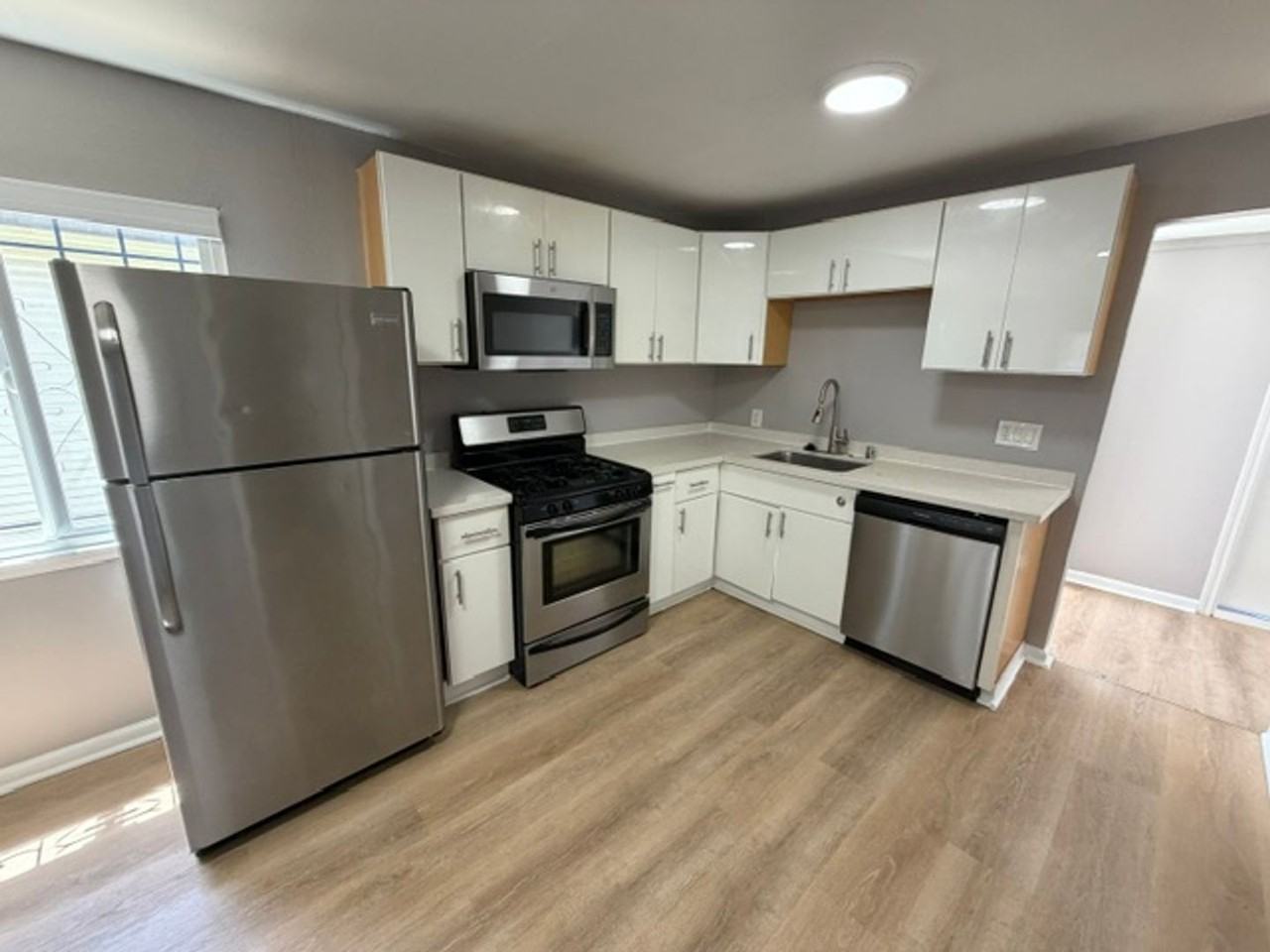 2835 Short St - Photo 4 of 10