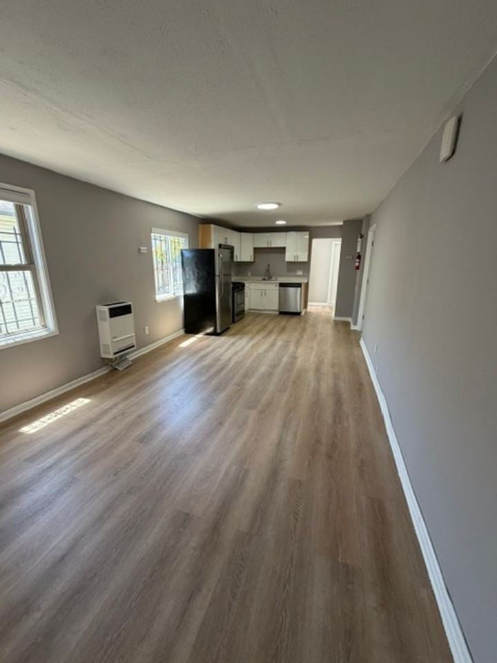 2835 Short St - Photo 5 of 10