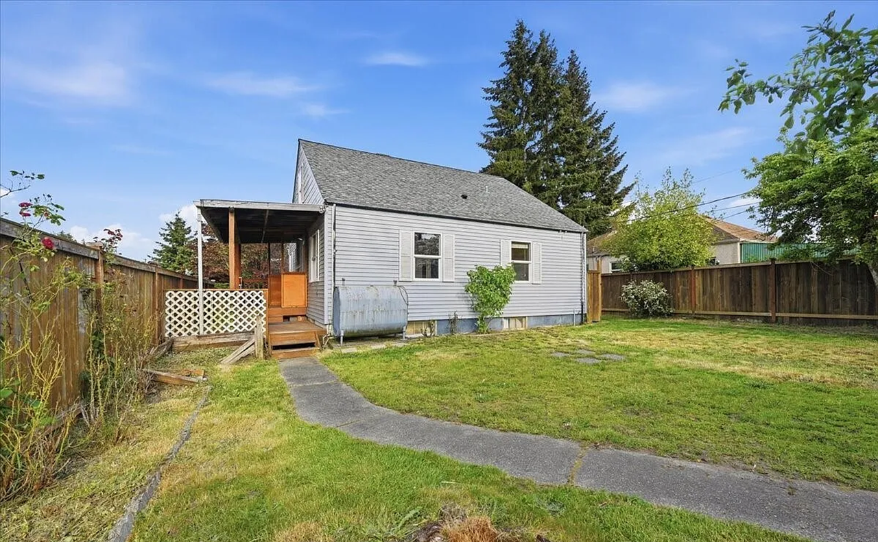4624 N Pearl St - Photo 3 of 23