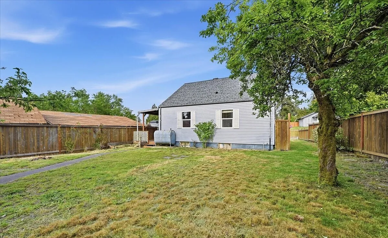 4624 N Pearl St - Photo 5 of 23