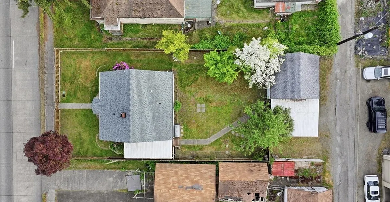 4624 N Pearl St - Photo 7 of 23