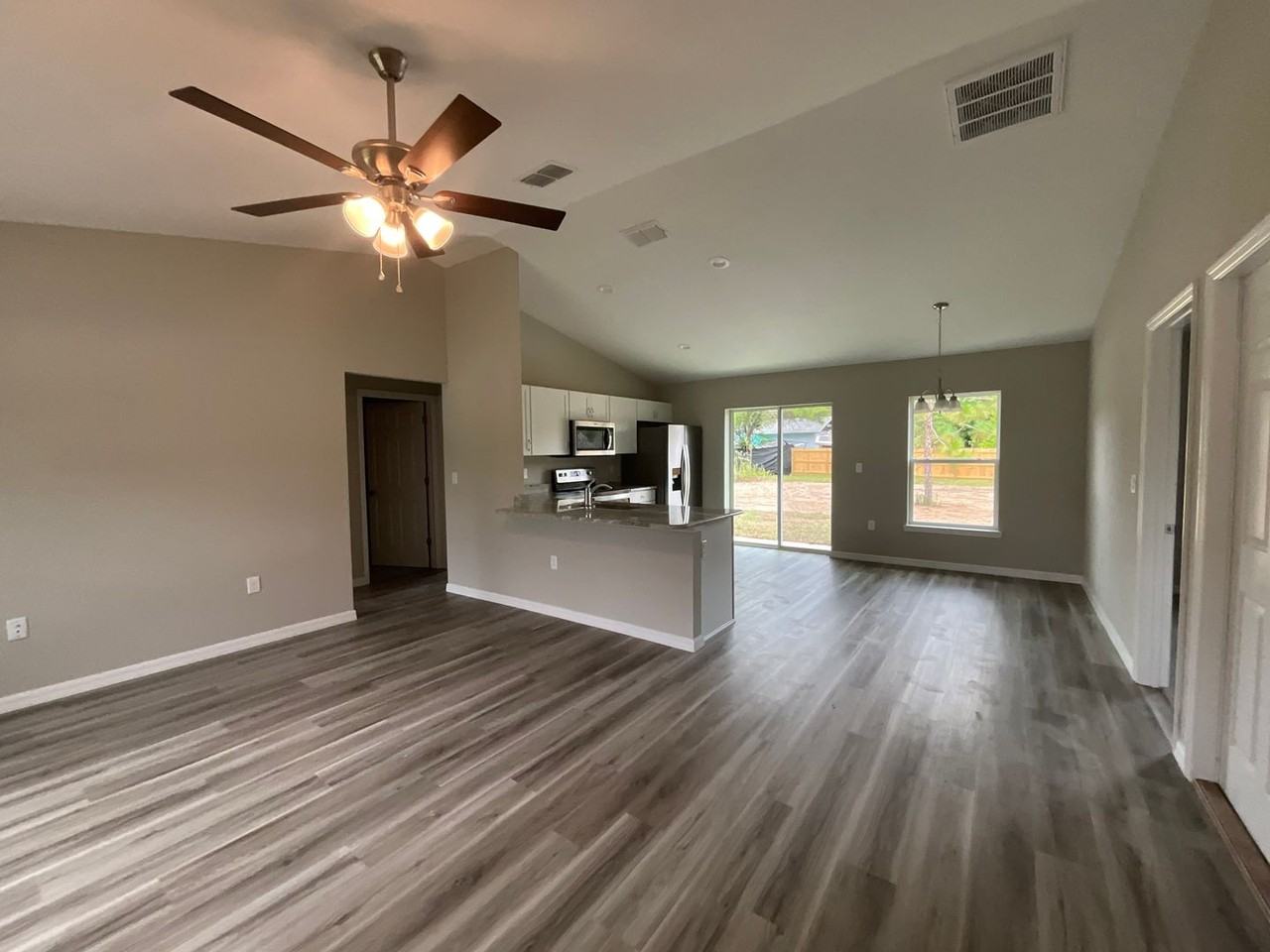 20052 Sw Marine Blvd - Photo 5 of 22