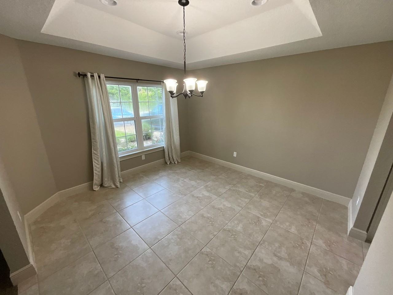 455 Marion Oaks Ln - Photo 5 of 17