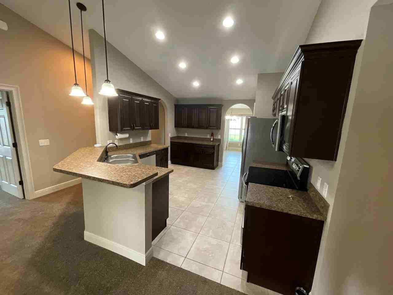 455 Marion Oaks Ln - Photo 6 of 17