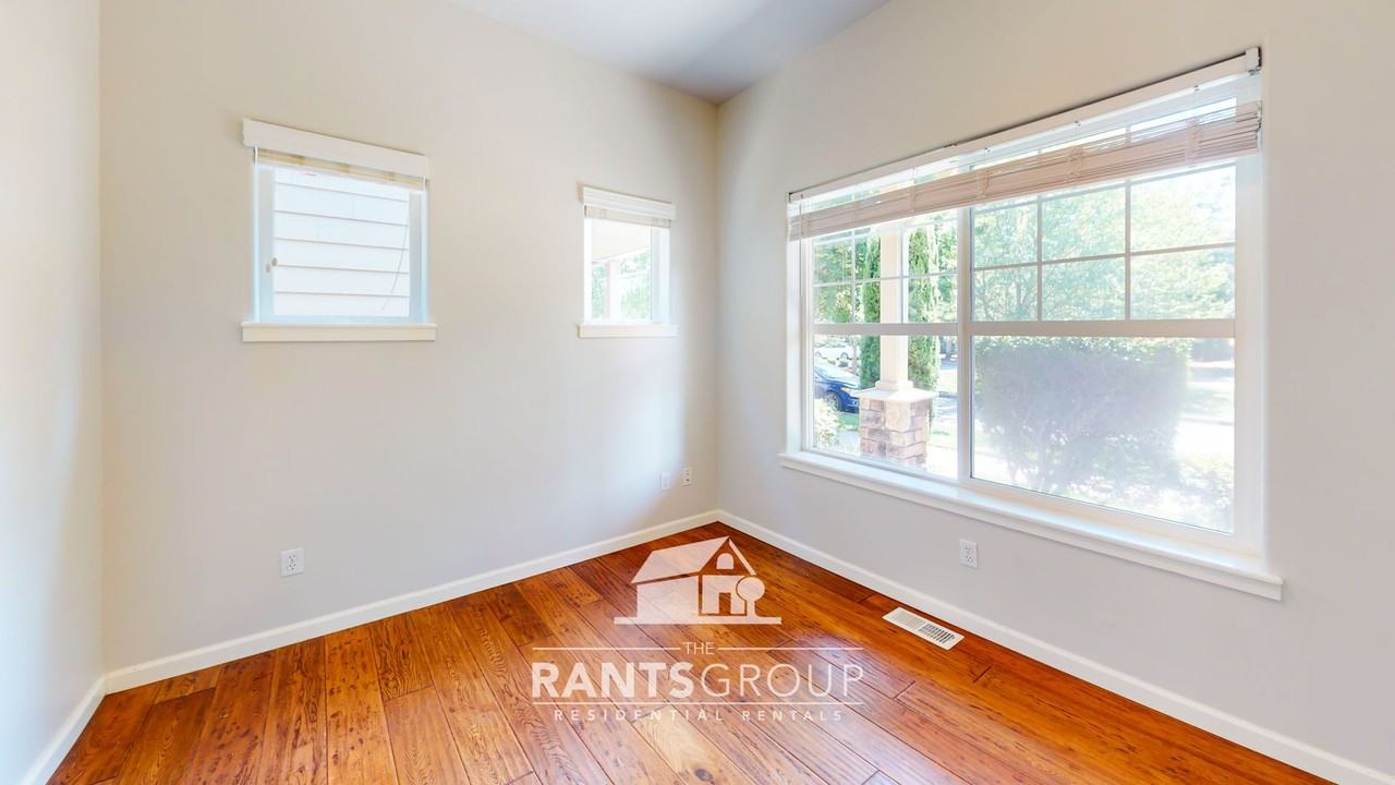 5146 Balustrade Blvd Se - Photo 4 of 20