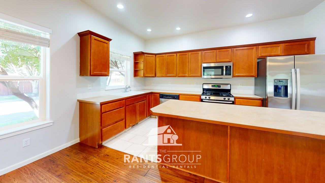 5146 Balustrade Blvd Se - Photo 5 of 20