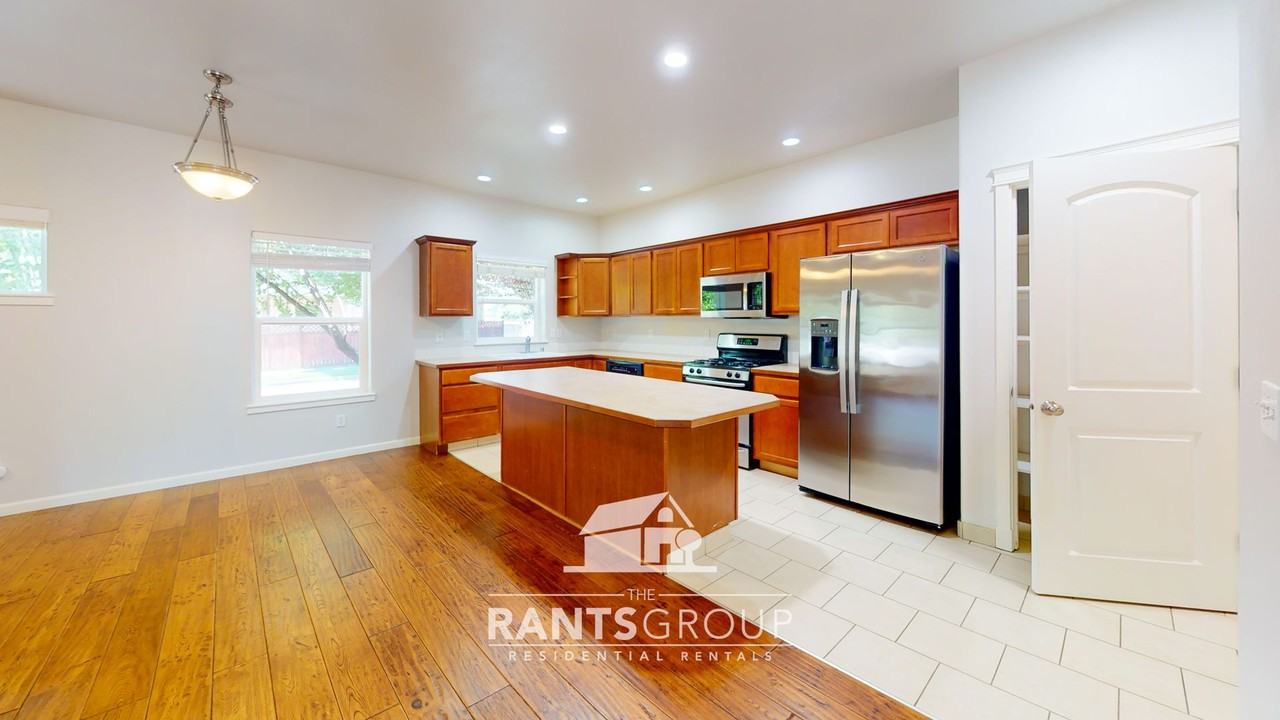 5146 Balustrade Blvd Se - Photo 6 of 20