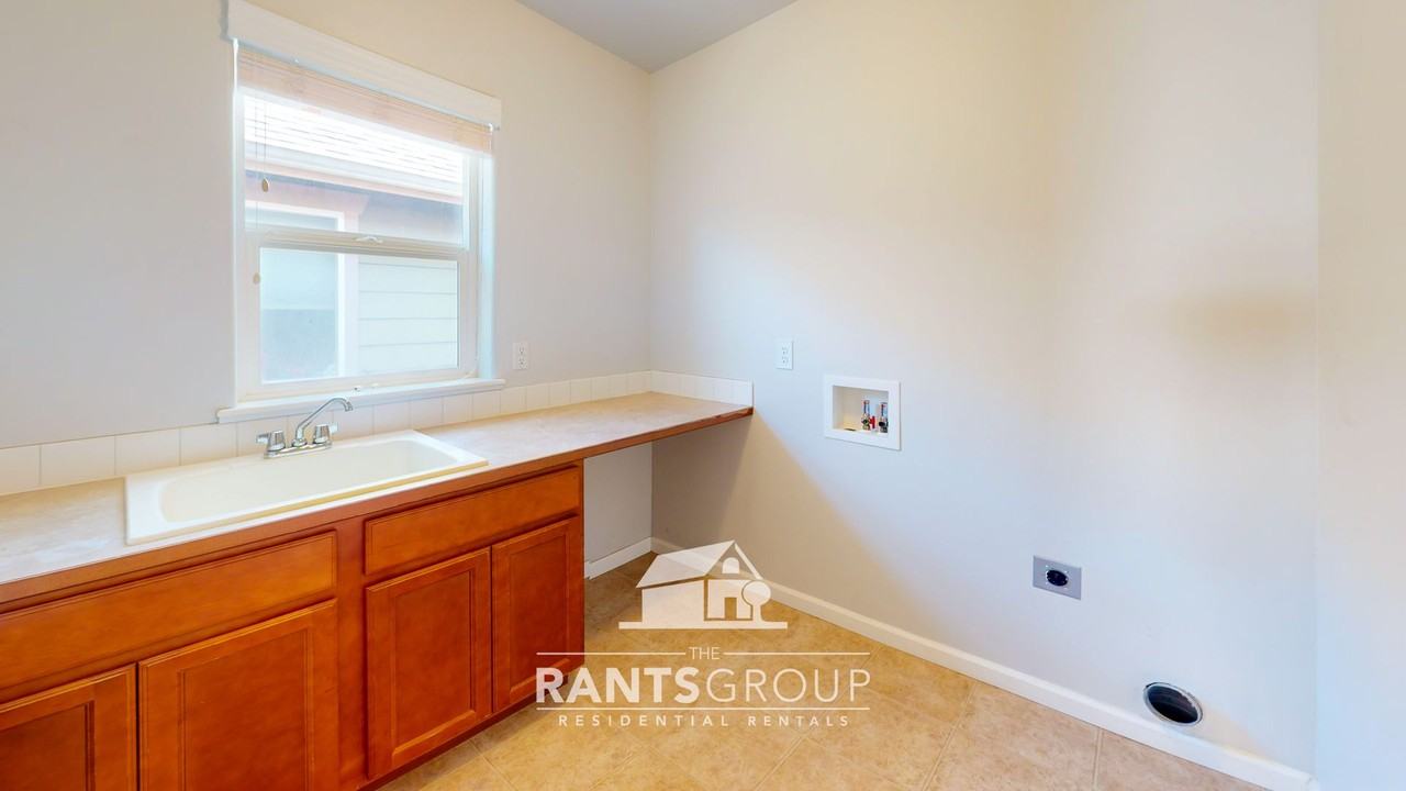 5146 Balustrade Blvd Se - Photo 7 of 20