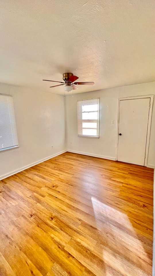 950 Willoughby St - Photo 4 of 4