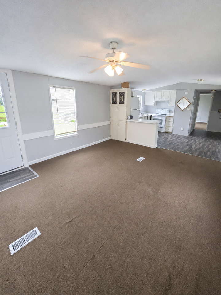 1493 Hickory Valley Rd - Photo 2 of 10
