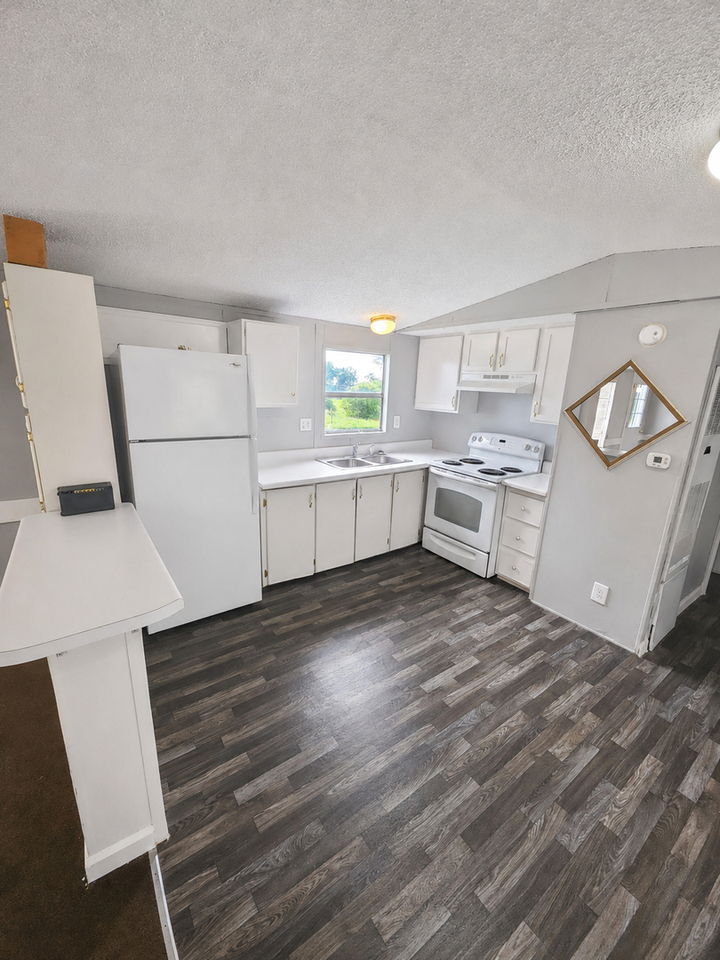 1493 Hickory Valley Rd - Photo 3 of 10